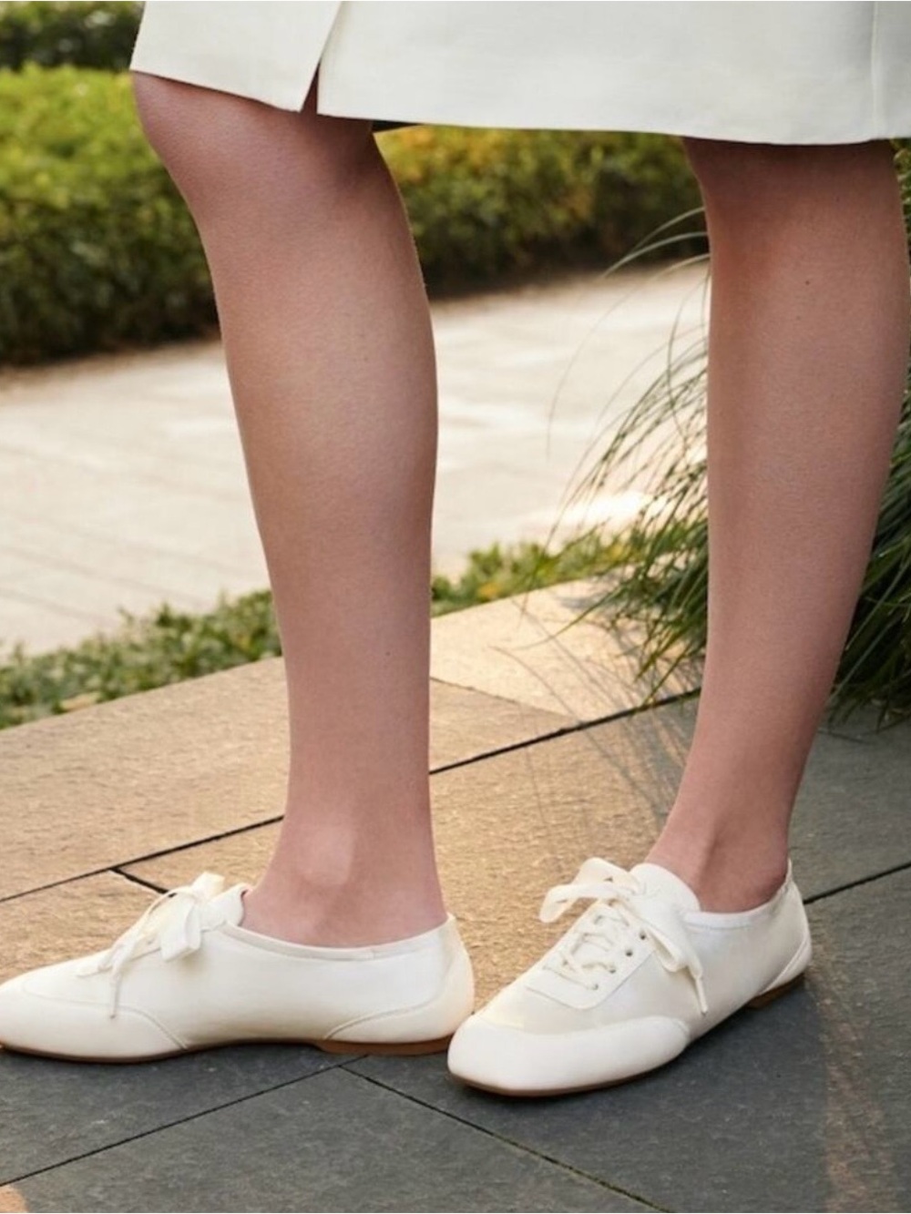 Vivaia  Cristina Sneakerina Women's Cream  Lace-Up Sneakers size 8 EU39.